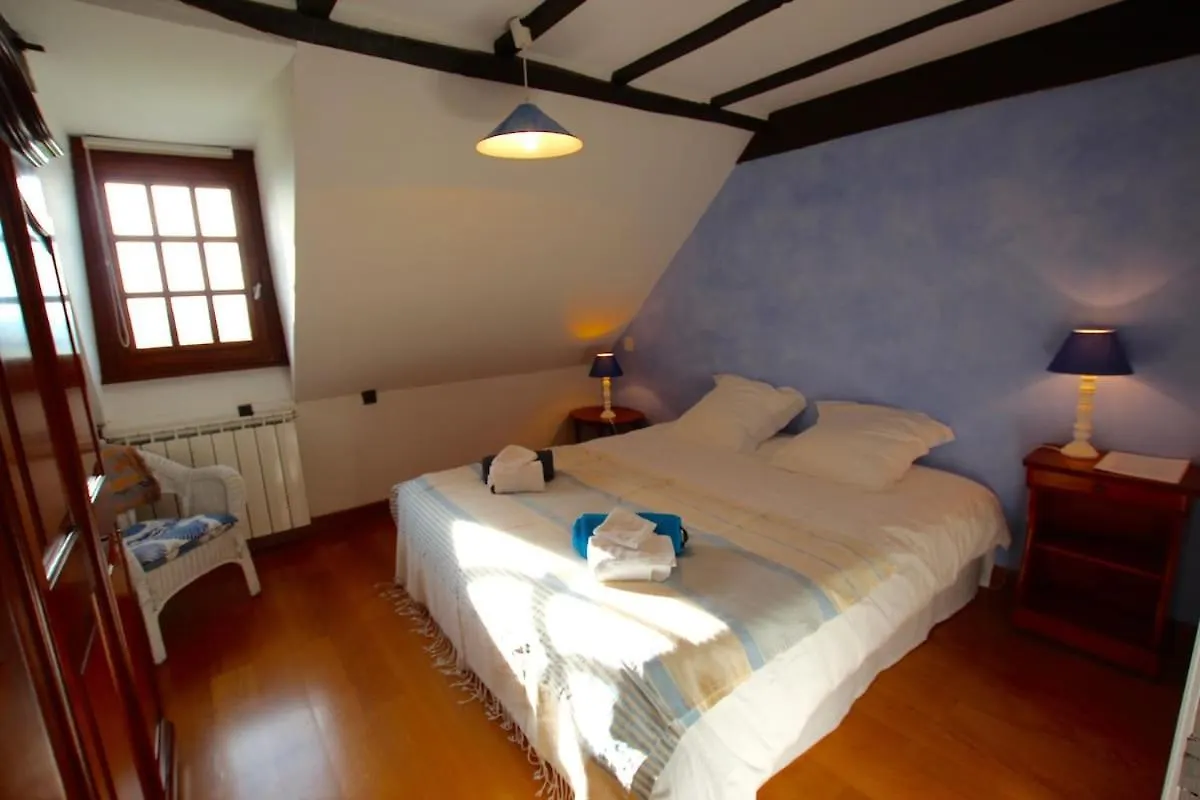 Les Maisons D'En Haut & Piscine A Debordement Chauffee Saint-Remy  Saint-Remy (Aveyron)